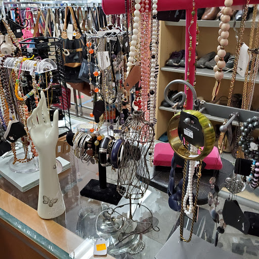 Thrift Store «Nifty Thrifty Thrift Store», reviews and photos, 826 W Railroad Ave, Shelton, WA 98584, USA