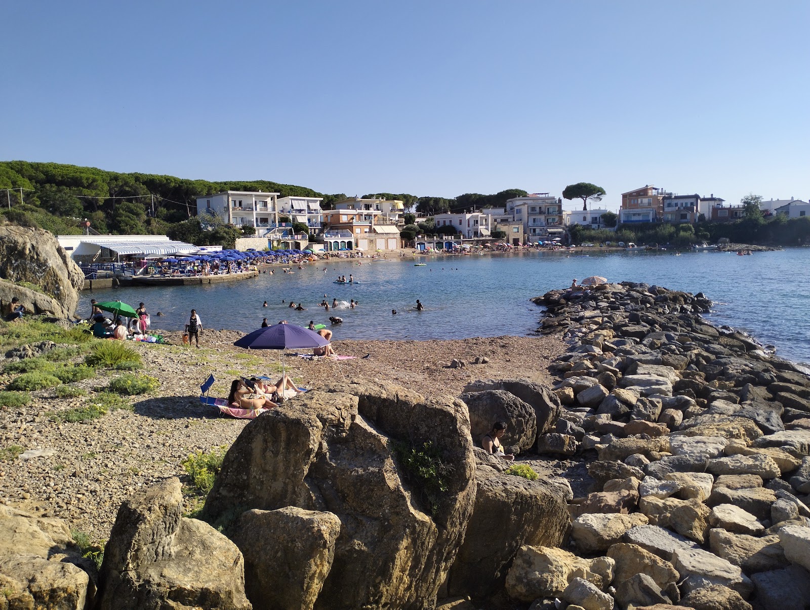 Photo de Sant'Agostino Beach partiellement zone de villégiature