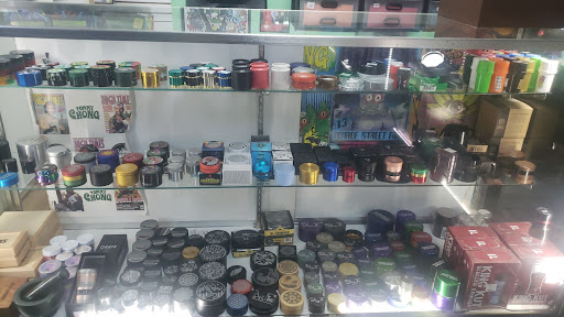 Tobacco Shop «BDT Smoke Shops», reviews and photos, 21640 John R Rd, Hazel Park, MI 48030, USA