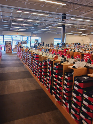 Shoe Store «DSW Designer Shoe Warehouse», reviews and photos, 6971 Grand Ave, Gurnee, IL 60031, USA