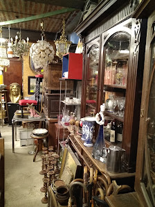 La Chinerie Brocante Antiquités Rue des Français 10, 6210 Les Bons Villers, Belgique