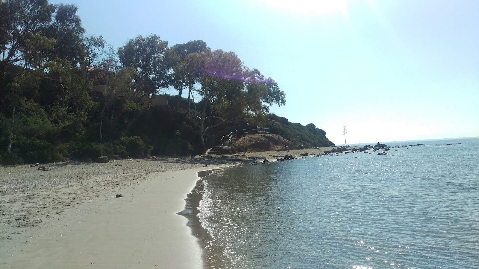 Foto von Playa Limite Cadiz, Malaga mit grauer sand Oberfläche