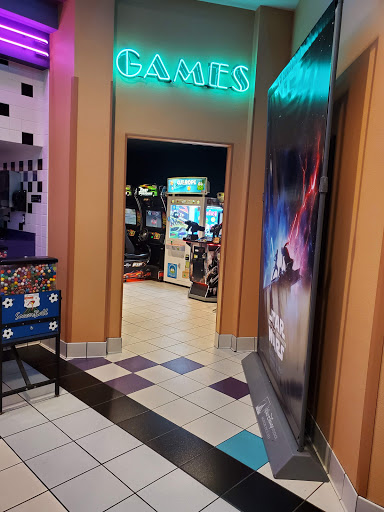 Movie Theater «Regal Cinemas Marysville 14», reviews and photos, 9811 State Ave, Marysville, WA 98270, USA