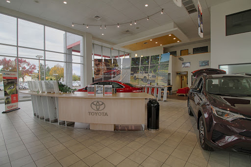 Toyota Dealer «Lithia Toyota of Springfield», reviews and photos, 163 S 9th St, Springfield, OR 97477, USA