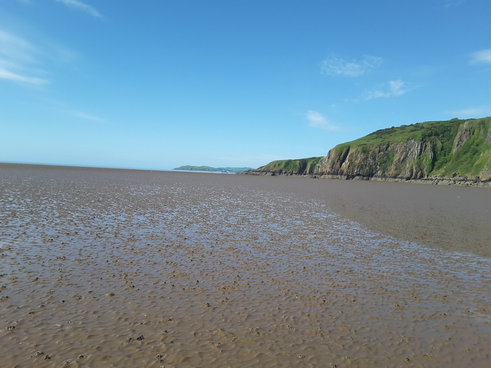 Foto van Warren Beach met direct strand