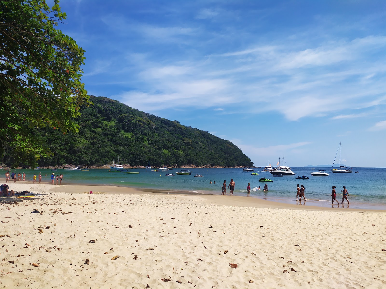 Foto di Praia das Sete Pontas con una superficie del sabbia beige fine