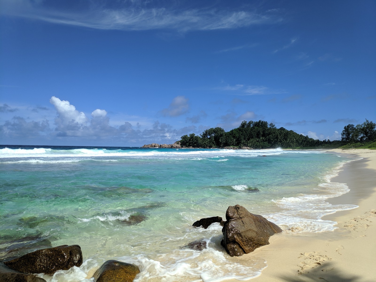 Photo de Police Bay Beach situé dans une zone naturelle