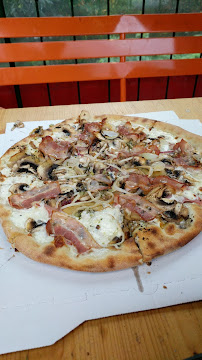 Pizza du Pizzeria La Roulotte à Chamonix-Mont-Blanc - n°10