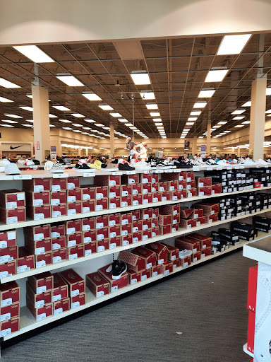 Shoe Store «Famous Footwear», reviews and photos, 1665 Olentangy River Rd, Columbus, OH 43212, USA