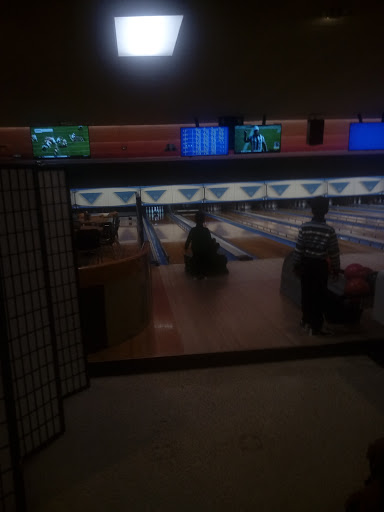 Bowling Alley «Midway Bowling Center», reviews and photos, 1561 Holly Pike, Carlisle, PA 17015, USA