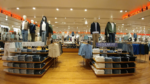 UNIQLO Bellevue Collection