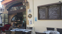 Atmosphère du Restaurant de grillades à la française La fontaine à Lourmarin - n°3