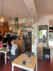 Atmosphère du Bar-restaurant à huîtres L' ANNEXE Fromentine. Vendée. à La Barre-de-Monts - n°3