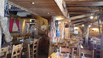 Atmosphère du Restaurant français Restaurant l' Ecurie à Fontcouverte-la-Toussuire - n°16