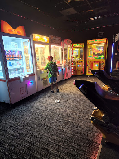 Movie Theater «Showcase Cinema de Lux Randolph», reviews and photos, 73 Mazzeo Dr, Randolph, MA 02368, USA