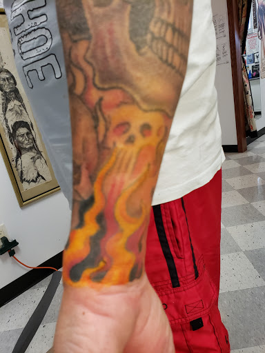 Tattoo Shop «Crossroads Tattoo», reviews and photos, 508 2nd Ave, Coralville, IA 52241, USA