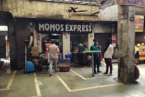 Momo's Express image