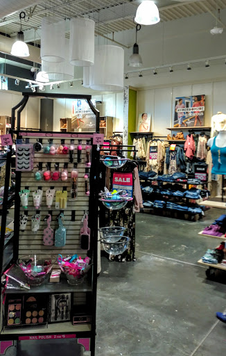 Clothing Store «rue21 - Closing in June», reviews and photos, 829 N 10th St d, Renton, WA 98057, USA