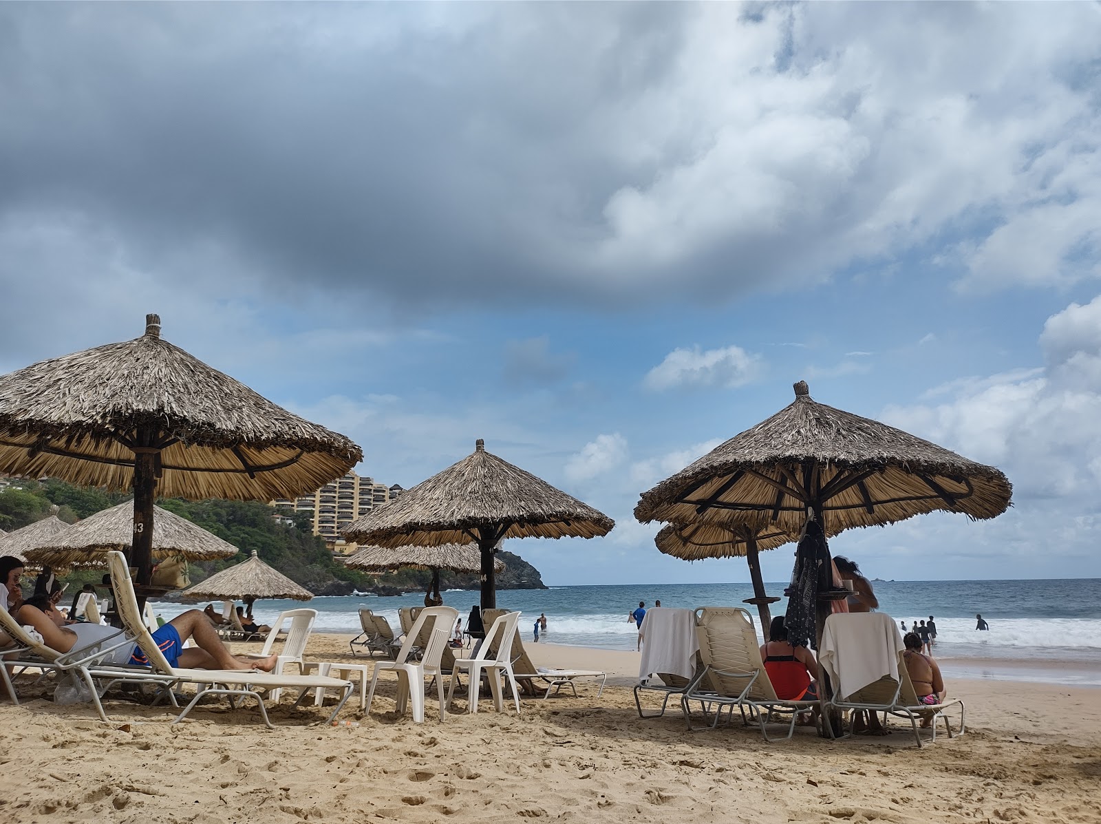 Fotografie cu Las Brisas hotel beach și așezarea