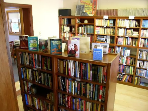 Used Book Store «Mystery Cove Book Shop», reviews and photos, 1 Dewey St, Bar Harbor, ME 04609, USA