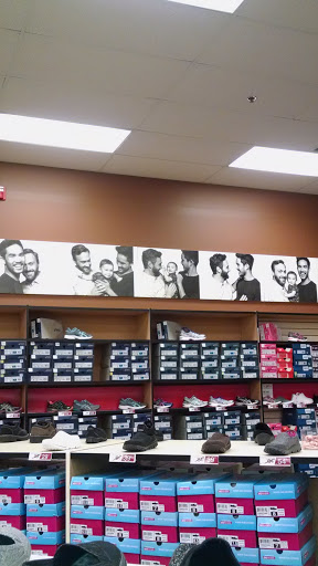 Shoe Store «Famous Footwear», reviews and photos, 5820 Aurora Ave, Des Moines, IA 50322, USA