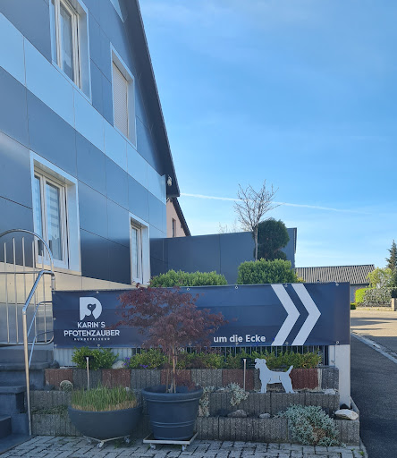 Hundefriseur Karins Pfotenzauber. Inhaber Karin Dettke unter Uffenheim, 