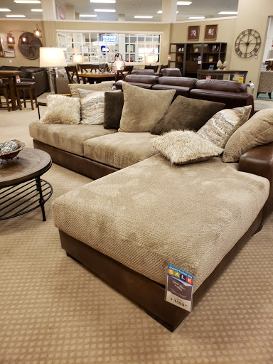 Furniture Store «Raymour & Flanigan Furniture and Mattress Store», reviews and photos, 30 Gibbs Ct, Middletown, NY 10940, USA