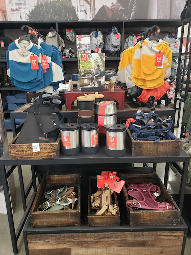 Pet Supply Store «Petco Animal Supplies», reviews and photos, 210 Nut Tree Pkwy, Vacaville, CA 95687, USA