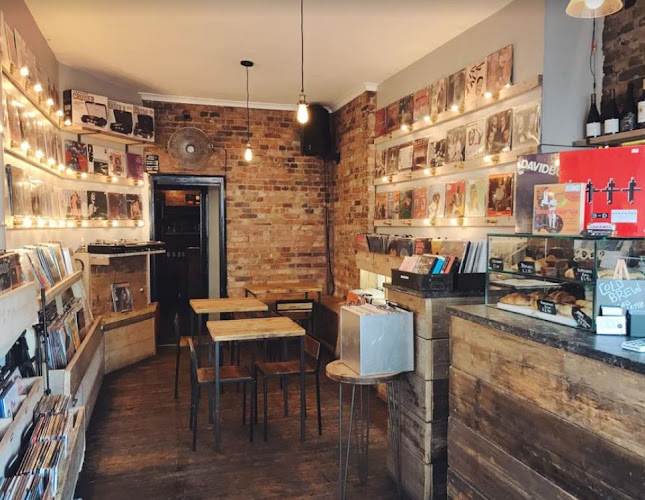 Reviews of Lion Coffee + Records Clapton in London - Music store