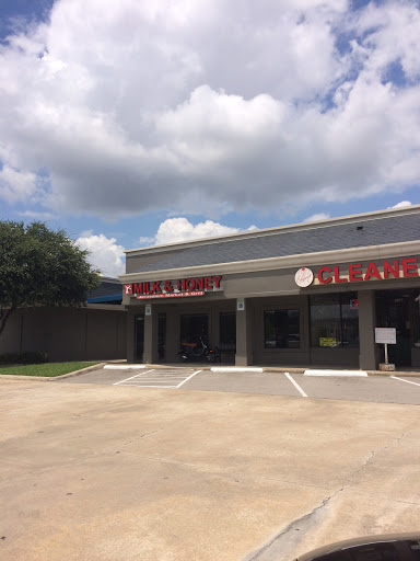 Grocery Store «Milk & Honey Kosher Market», reviews and photos, 420 N Coit Rd, Richardson, TX 75080, USA