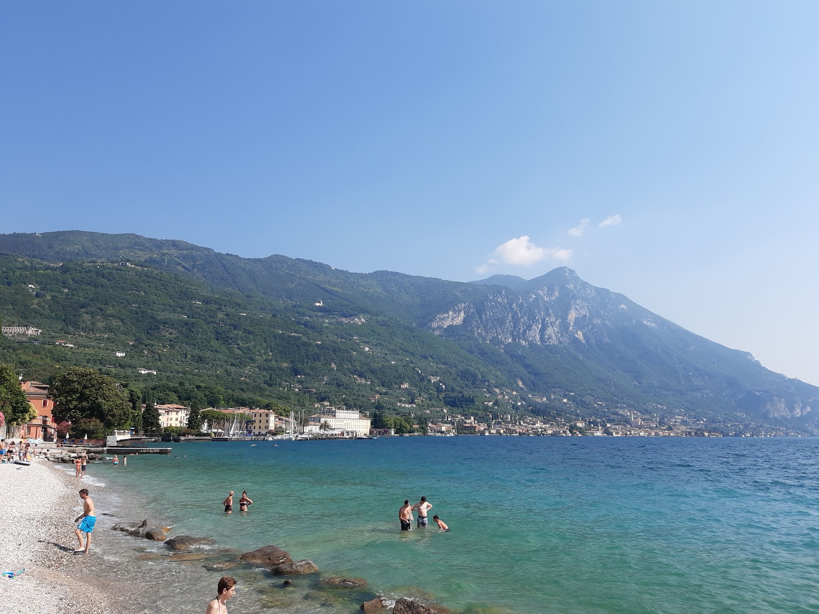 Φωτογραφία του Spiaggia del Corno με γκρίζο βότσαλο επιφάνεια
