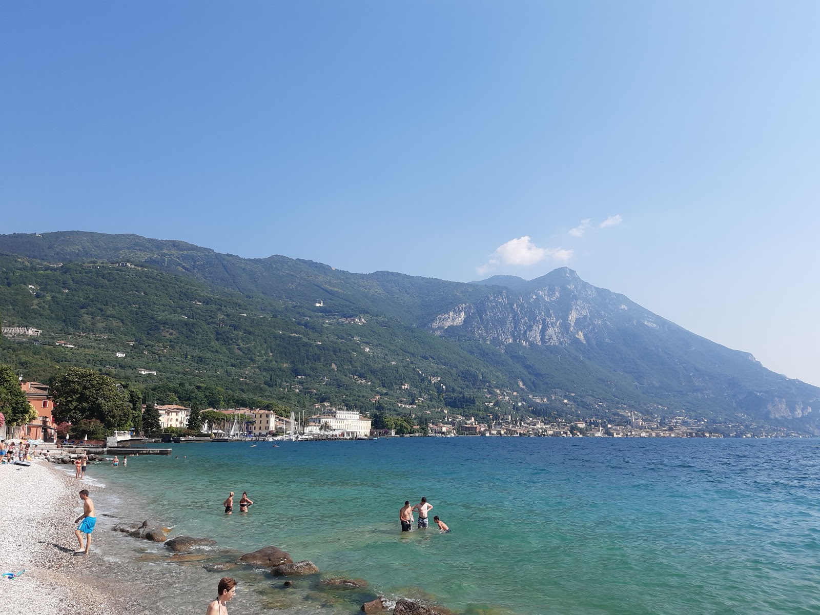 Foto von Spiaggia del Corno mit graue kiesel Oberfläche