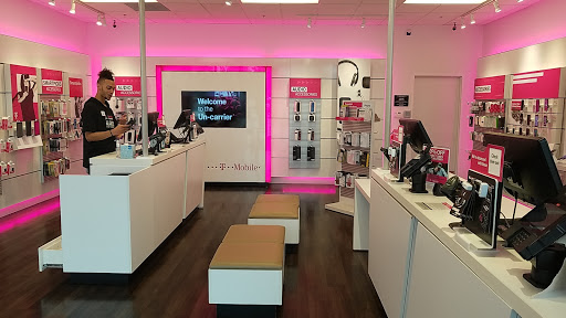 Cell Phone Store «T-Mobile», reviews and photos, 16314 Bothell Everett Hwy #102, Mill Creek, WA 98012, USA