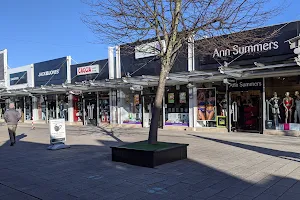 Junction 32 Shopping Outlet image