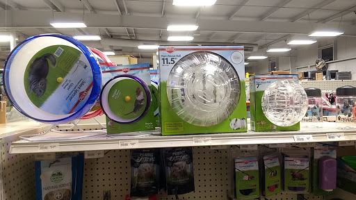 Pet Supply Store «Mounds Pet Food Warehouse», reviews and photos, 2110 S Stoughton Rd, Madison, WI 53716, USA