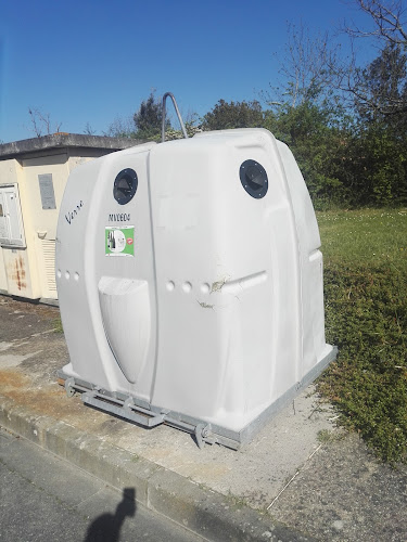 Benne Verre A Recycler à Montastruc-la-Conseillère