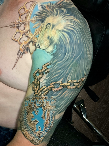 Explore arm and shoulder tattoo ideas, creative tattoo ideas in Addison, available at Cat Tattoo