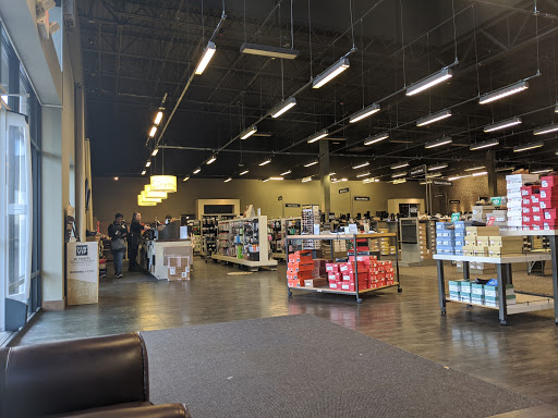 Shoe Store «DSW Designer Shoe Warehouse», reviews and photos, 17100 Southcenter Pkwy, Tukwila, WA 98188, USA