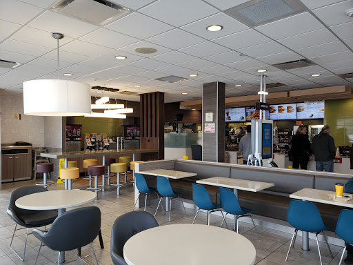 Shopping Mall «Berkshire Shopping Center», reviews and photos, 67 Newtown Rd, Danbury, CT 06810, USA