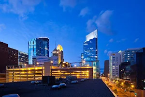 Holiday Inn Express & Suites Minneapolis-Dwtn (Conv Ctr), an IHG Hotel image