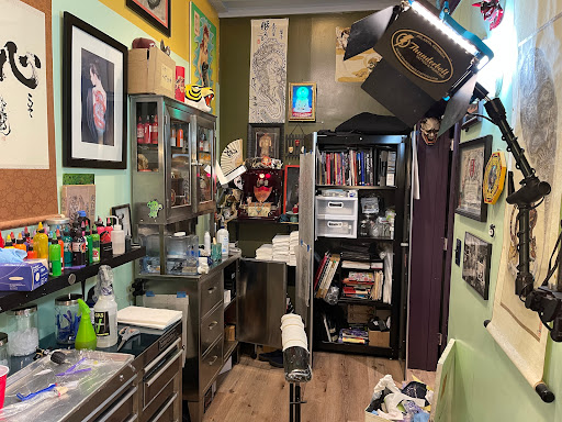 Thunderbolt Tattoo, 2088 Briarcliff Rd NE, Atlanta, GA 30329, USA, 