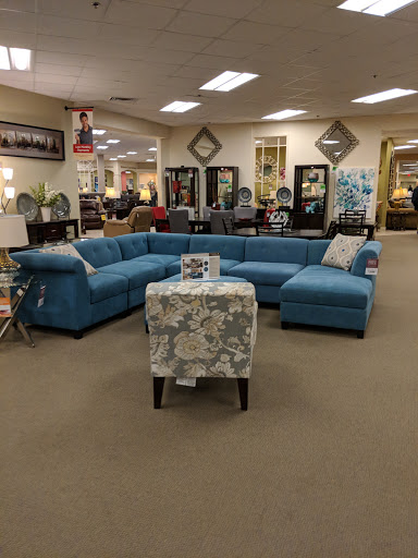 Furniture Store «Raymour & Flanigan Furniture and Mattress Store», reviews and photos, 100 Highland Ave, Seekonk, MA 02771, USA