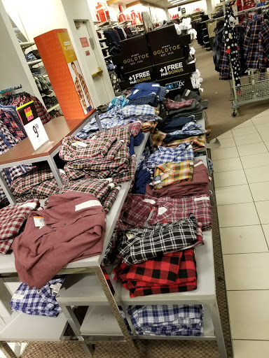 Shopping Mall «River Valley Mall», reviews and photos, 1635 River Valley Cir S, Lancaster, OH 43130, USA