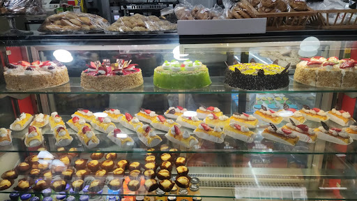 Cafeteria Fleca Pastelería en Pineda de Mar, Barcelona