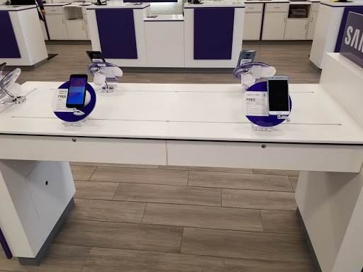Cell Phone Store «MetroPCS Corporate Store», reviews and photos, 7780 NW 25th St, Miami, FL 33126, USA
