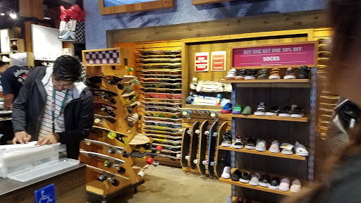 Shoe Store «Vans», reviews and photos, 400 Broadway, Santa Monica, CA 90401, USA
