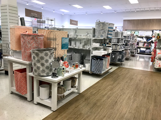 Department Store «T.J. Maxx & HomeGoods», reviews and photos, 198 Alewife Brook Pkwy, Cambridge, MA 02138, USA