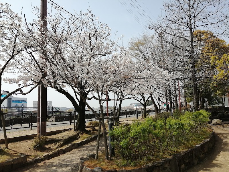 神崎川沿いの緑道