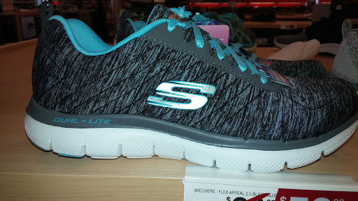 Shoe Store «Famous Footwear Outlet», reviews and photos, 5580 International Dr, Orlando, FL 32819, USA