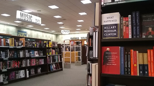 Book Store «Barnes & Noble Booksellers South Corona», reviews and photos, 2470 Tuscany St #101, Corona, CA 92881, USA